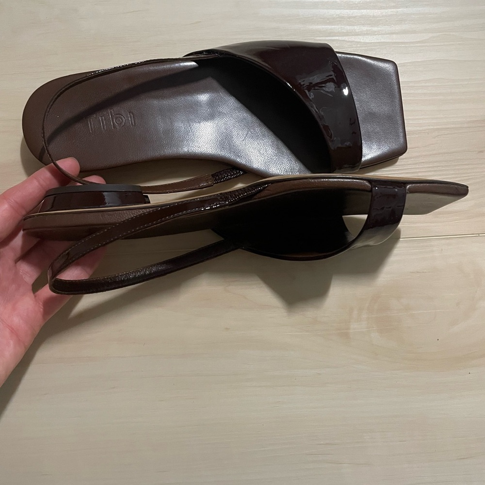Tibi Avi Crinkle Patent Asymmetric Flat size 37.5 / 7.5 - Picture 8 of 12
